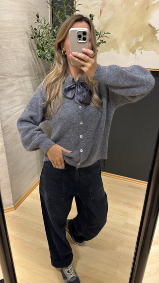 Strickjacke mit Satin-Schleife “Disa“