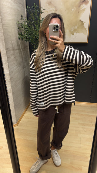 Boxy Sweatshirt “SOUL STUDIO“ - Braun-Ecru gestreift