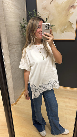 Oversized T-Shirt mit Spitzenkante - Creme