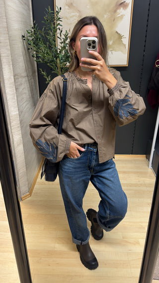 Bluse mit Stickerei "Rover“
