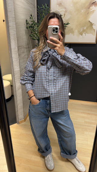 Karierte Bluse mit Volant & Schluppendetail - Denim/Burgundy