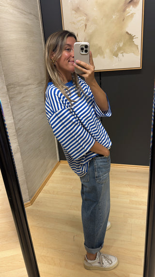 asmo-oversized-weiss-blau-shirt-gestreift-jeans-outfit-damen-onlineshop