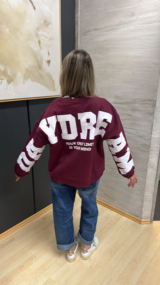 sweater-mit-backprint-daydreamer-asmo-mode-oldenburg-theshirtproject-burgunder